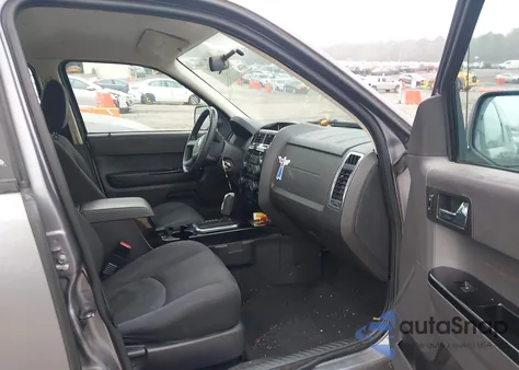 2008 Mazda Tribute I Sport z USA, uszkodzony, nr VIN 4F2CZ02Z28KM30112